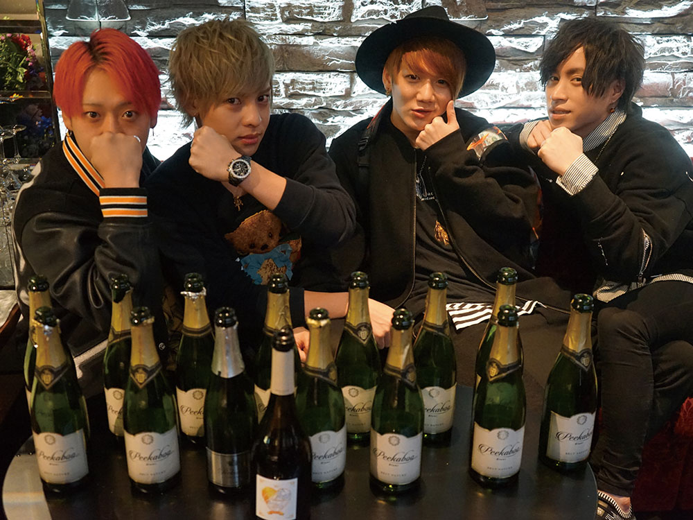 講談社待ち受け　月額会員制　公式当選品　非売品ストラップ　エアギア　日本限定 ホストクラブ AIR (エアー)-トピックス詳細