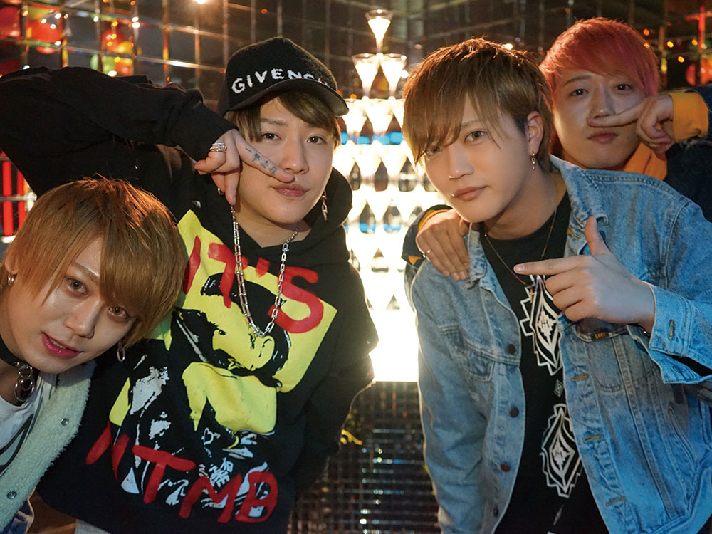 講談社待ち受け　月額会員制　公式当選品　非売品ストラップ　エアギア　日本限定 Launches | Nike Womens Astrograbber LTHR - FIR/MUSLIN-SAIL｜【公式